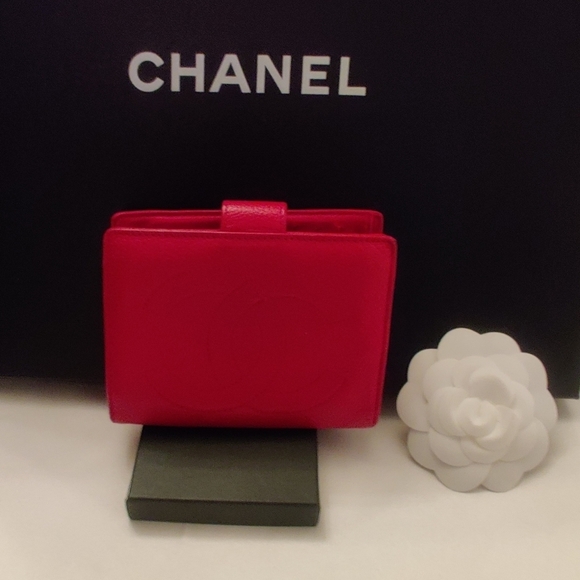 🔥🔥🔥CHANEL Red CC Logo Cavair Wallet Authentic - Picture 2 of 10
